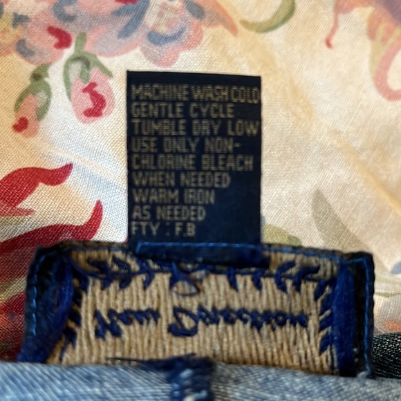 Vintage NEW DIRECTIONS Size 2X Floral Embroidered Denim Carved Buttons Front - Picture 12 of 12